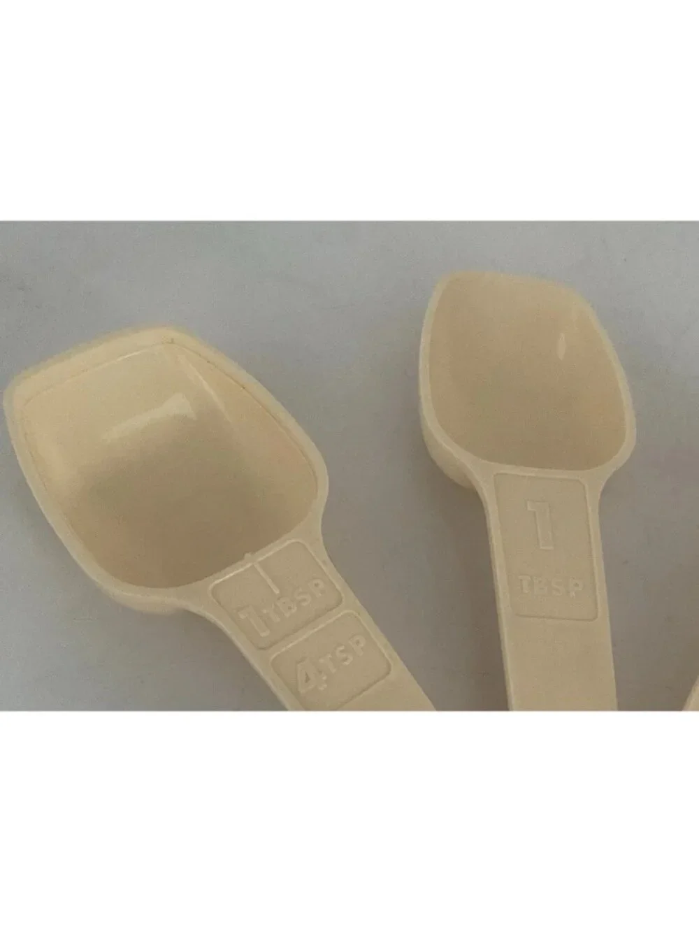 Vintage Tupperware Beige Measuring Spoons Complete Set Of 7 + Ring Retro Cook